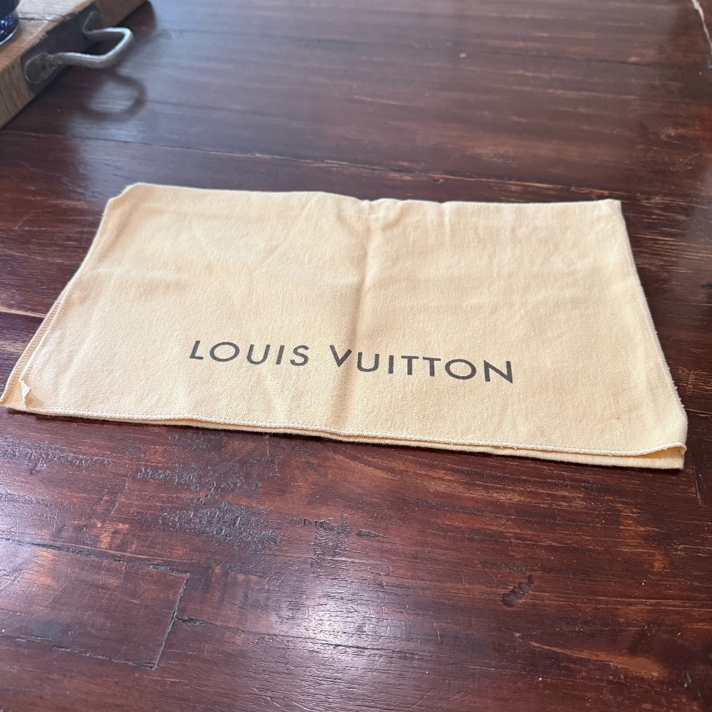 AUTHENTIC LOUSI VUITTON PURSE DUST BAG